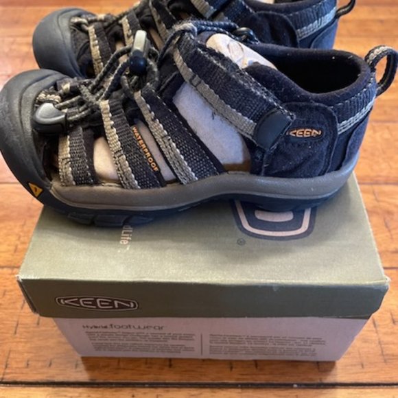 Keen Kids Newport H2 Black Size 11 - Picture 3 of 6
